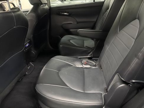 Certified 2022 Toyota Highlander XLE image 22