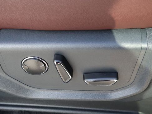 Used 2024 Ford Expedition Limited image 43