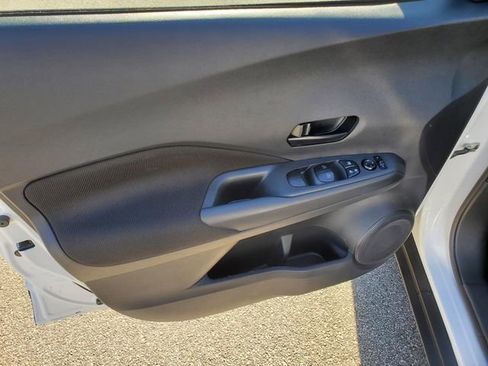Certified 2025 Nissan Kicks Play S image 15