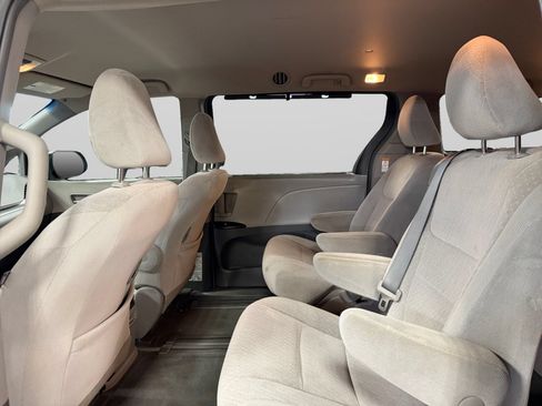 Used 2015 Toyota Sienna LE FWD image 36