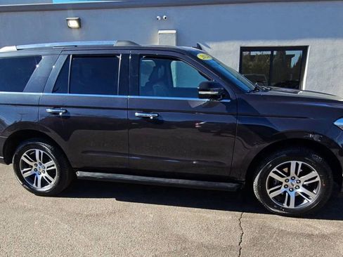 Used 2024 Ford Expedition Limited image 9