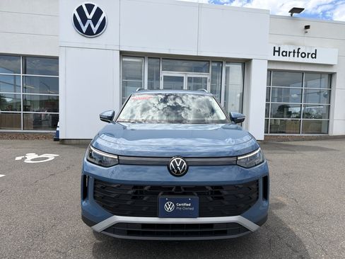 Used 2025 Volkswagen Tiguan SE w/ Panoramic Sunroof Package AWD/4WD image 9