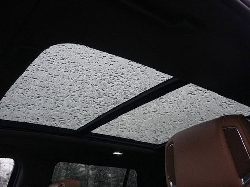 Used 2022 Cadillac Escalade Premium Luxury image 23