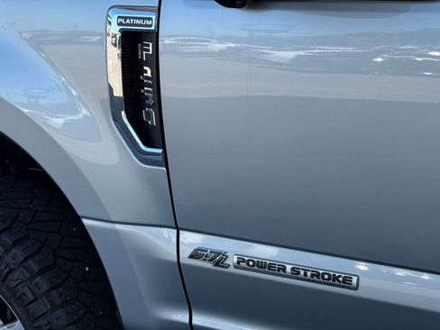 Used 2022 Ford F250 Platinum w/ FX4 Off-Road Package AWD/4WD image 5