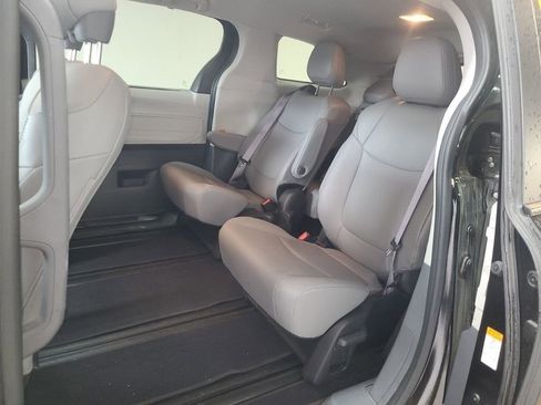 Used 2023 Toyota Sienna XLE AWD/4WD image 5