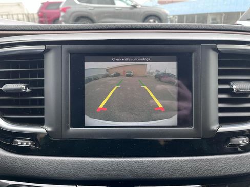 Used 2018 Chrysler Pacifica Touring-L image 37