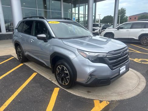 Used 2025 Subaru Forester Premium AWD/4WD image 6