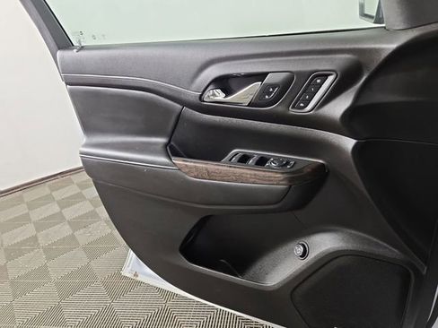 Used 2023 GMC Acadia Denali w/ Denali Technology Package image 32