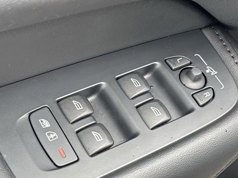 Used 2025 Volvo XC60 B5 Plus image 20