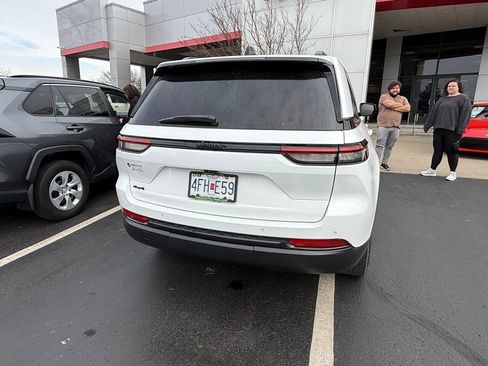 Used 2023 Jeep Grand Cherokee Altitude image 4