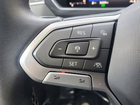 Used 2022 Volkswagen Tiguan SE w/ Panoramic Sunroof Package image 23