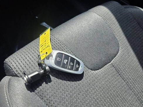Used 2022 Hyundai Santa Fe SEL FWD image 18