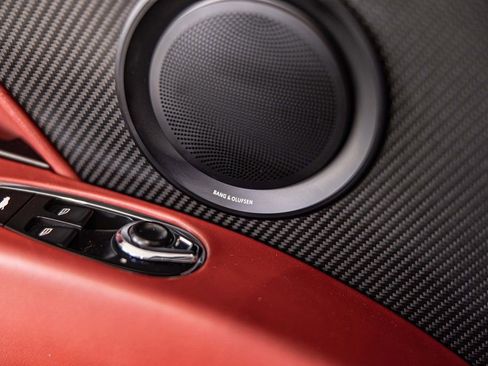 Used 2022 Aston Martin DB11 Volante image 29