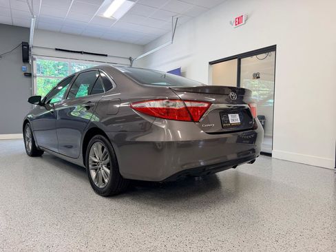 Used 2015 Toyota Camry SE FWD image 6
