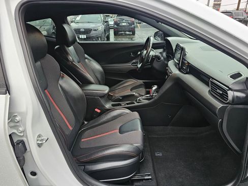 Used 2020 Hyundai Veloster Turbo image 11
