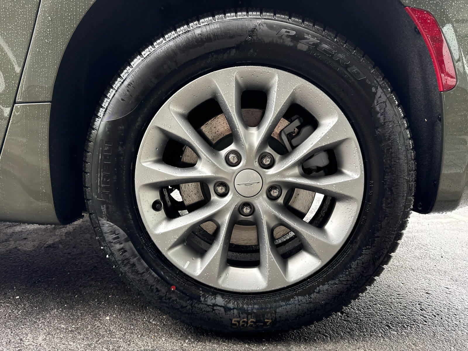New 2027 Chrysler Pacifica Select AWD/4WD image 11