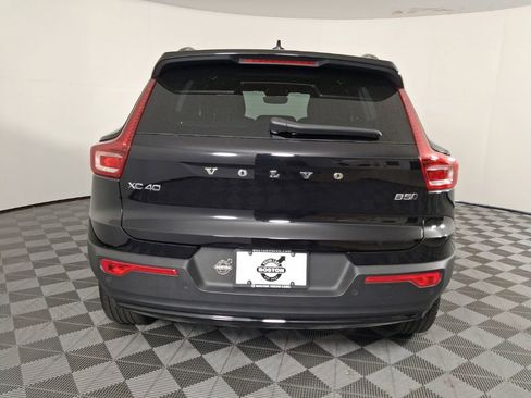 Used 2025 Volvo XC40 B5 Plus AWD/4WD image 11