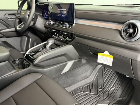 Used 2024 Chevrolet Colorado LT w/ LT Convenience Package III image 10