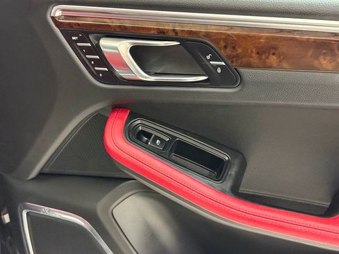 Used 2017 Porsche Macan Turbo image 39