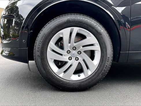 Used 2024 Land Rover Discovery Sport S image 12