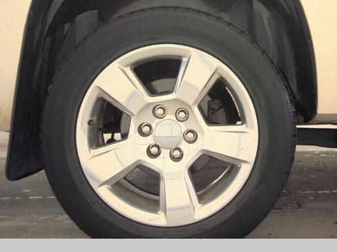 Used 2013 Chevrolet Avalanche LTZ image 9