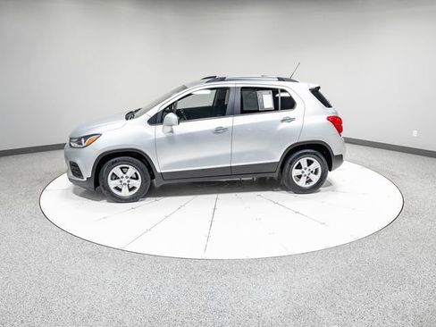 Used 2019 Chevrolet Trax LT w/ LT Convenience Package FWD image 32