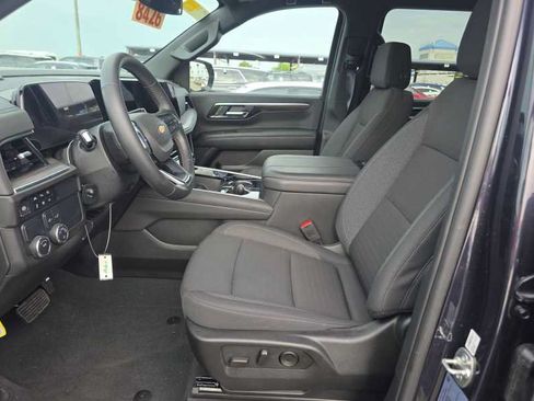Used 2025 Chevrolet Suburban LS RWD image 5