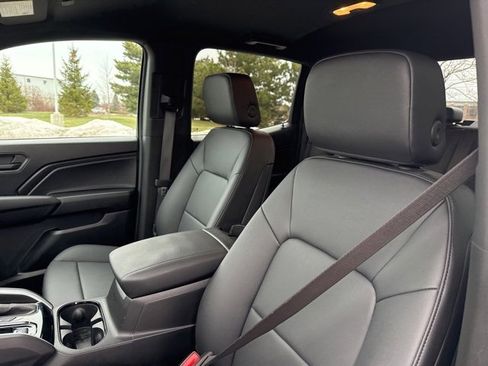 Used 2025 Chevrolet Colorado Trail Boss image 16