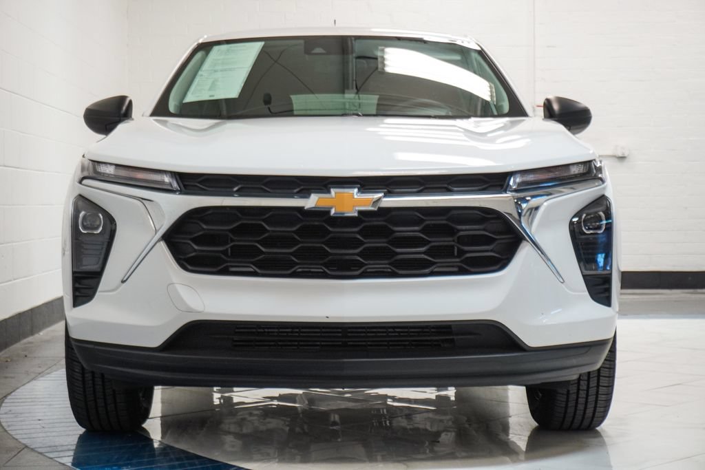Used 2025 Chevrolet Trax LS FWD image 35