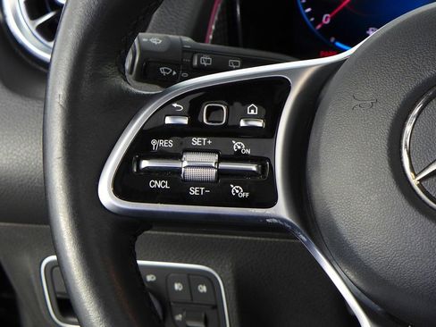 Used 2022 Mercedes-Benz GLB 250 image 30