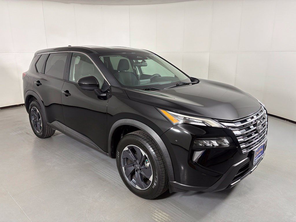 Used 2024 Nissan Rogue SV FWD image 2
