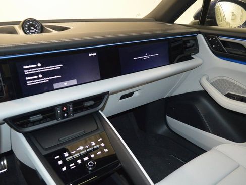 New 2025 Porsche Macan 4S Electric image 25