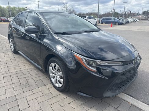 Certified 2022 Toyota Corolla LE image 2