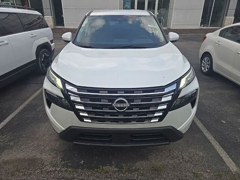 Used 2025 Nissan Rogue SV AWD/4WD image 2