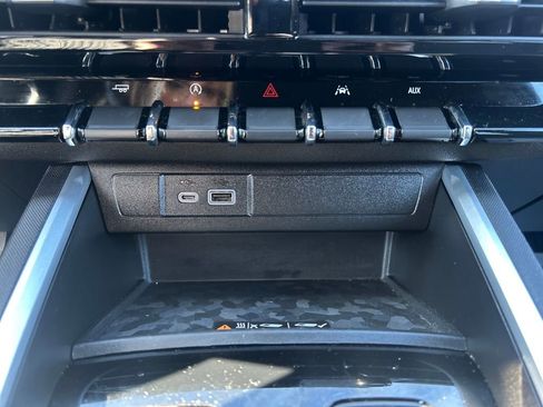 Used 2024 Chevrolet Colorado LT w/ LT Convenience Package II image 27