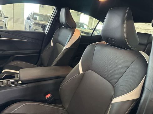Used 2025 Toyota Camry SE FWD image 13