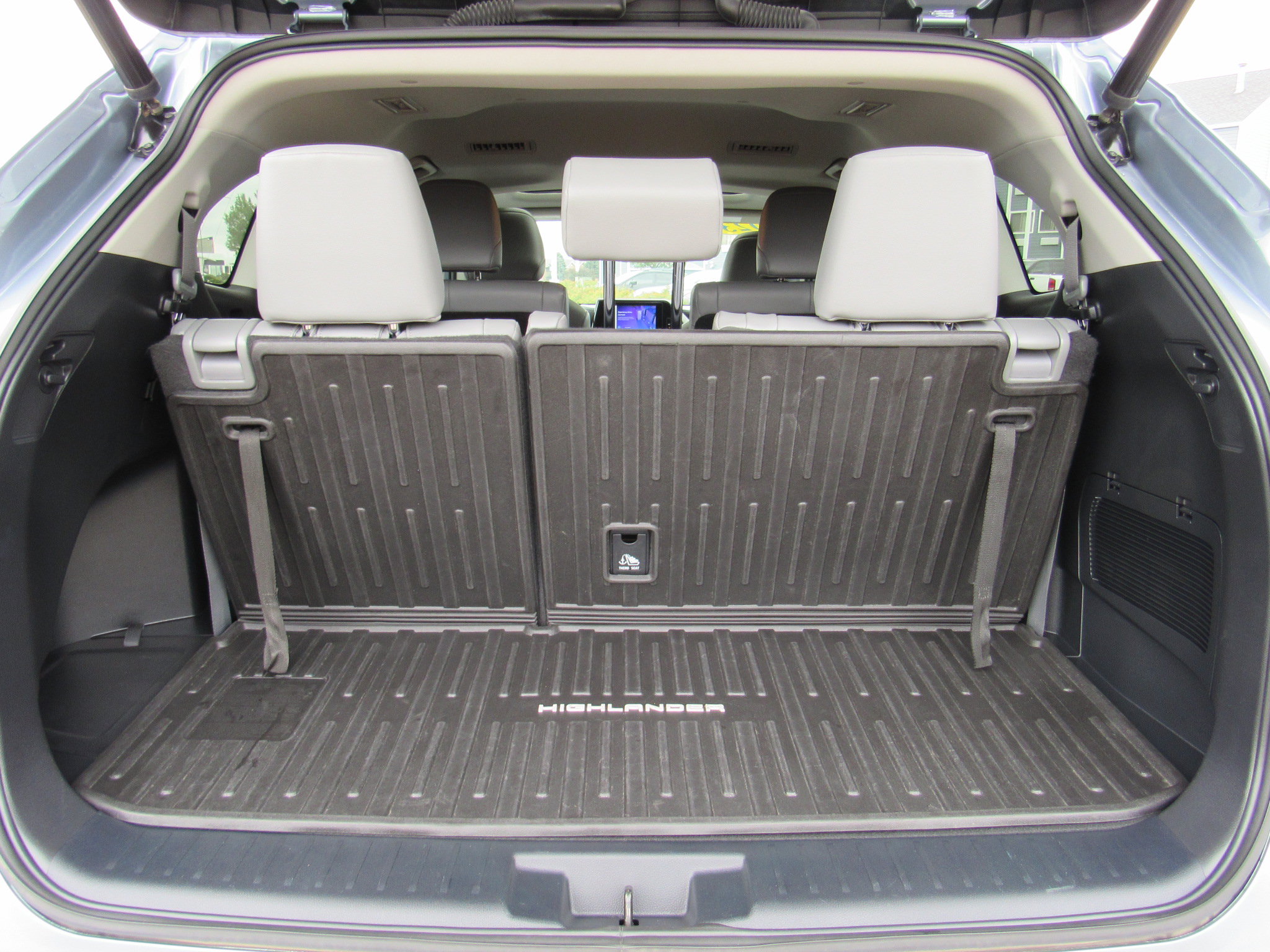 Used 2023 Toyota Highlander XLE AWD/4WD image 41