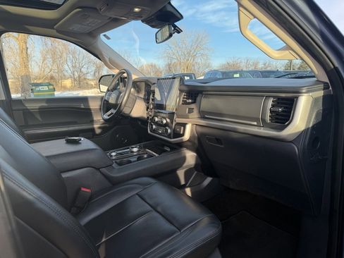 Used 2022 Ford Expedition XLT image 34