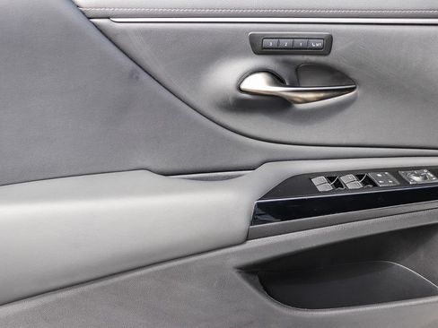 Used 2025 Lexus ES 300h w/ Premium Package FWD image 20