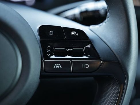 Certified 2025 Hyundai Elantra Sport FWD image 32