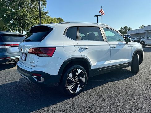 Used 2024 Volkswagen Taos SE image 7