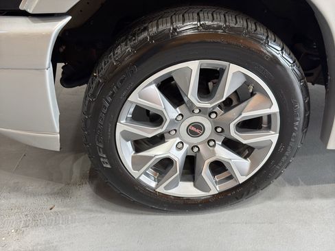 Used 2023 GMC Savana 2500 image 9