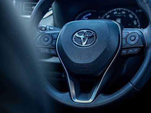 Used 2025 Toyota RAV4 XSE AWD/4WD image 26