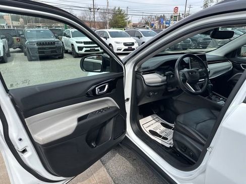 Used 2022 Jeep Compass Limited image 25