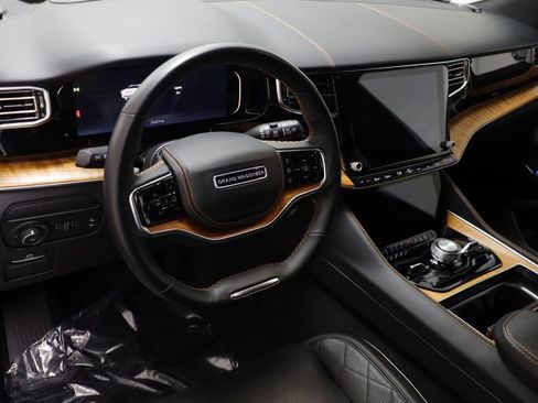 Used 2024 Jeep Grand Wagoneer L Series III image 6