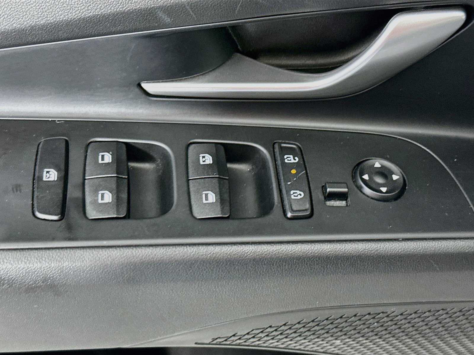 Used 2024 Hyundai Elantra SEL FWD image 19