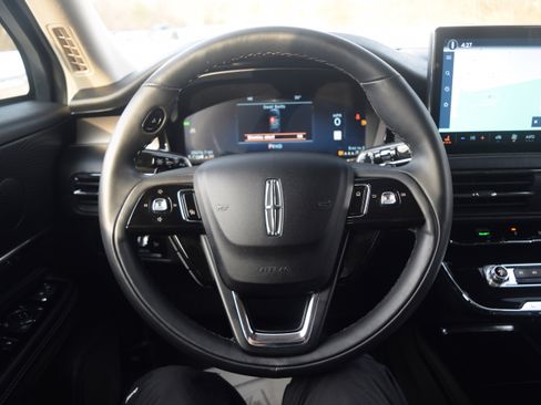 Used 2023 Lincoln Corsair Reserve w/ Jet Appearance Package image 4