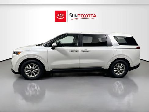 Used 2023 Kia Carnival LX image 7