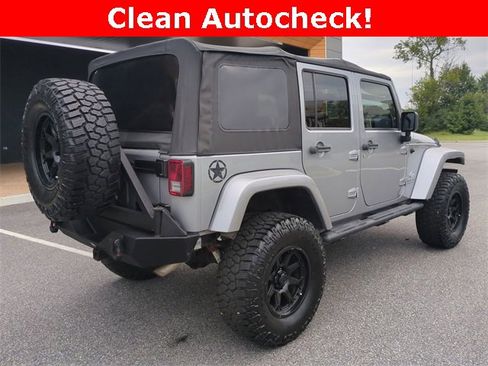 Used 2014 Jeep Wrangler Unlimited Freedom Edition image 4