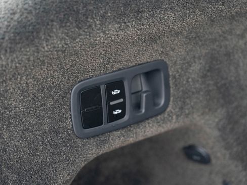 Used 2017 Bentley Bentayga image 47